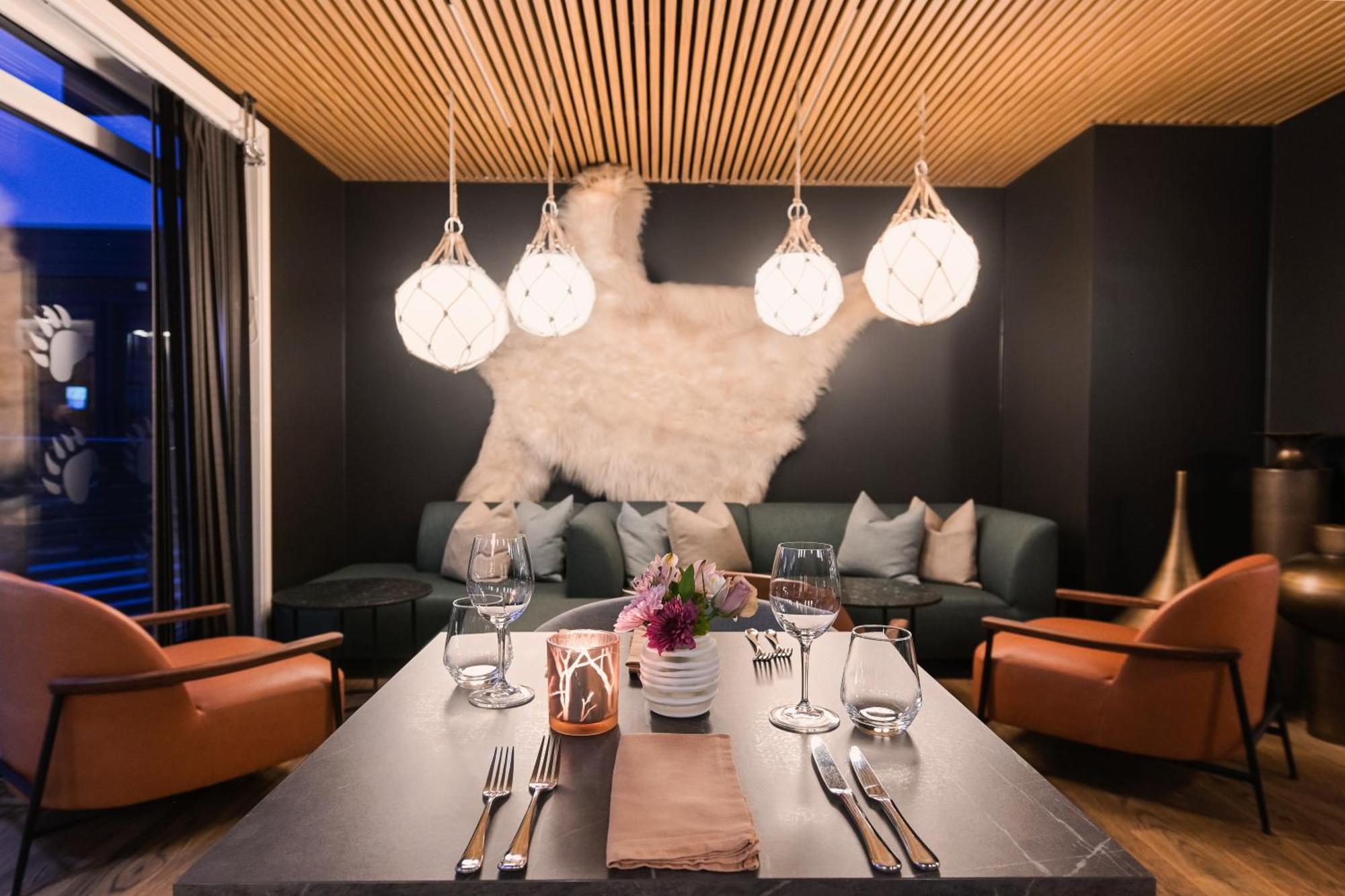 Svalbard Hotell | Polfareren Longyearbyen Exteriér fotografie